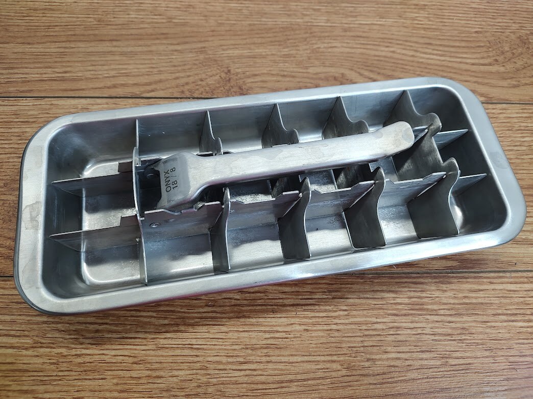 Stainless Onyx 18/8 Ice Cube Tray/metal Ice Tray 