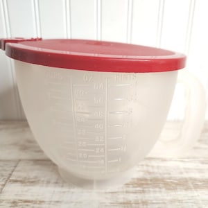 Vintage Tupperware Mix N Store #500 8-Cup Measuring Batter Bowl