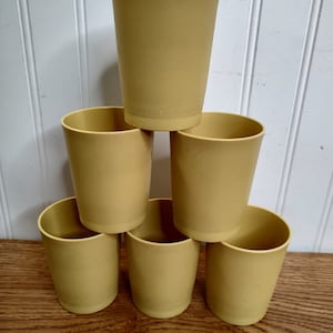 Vintage TUPPERWARE  Juice TumblersHarvest Gold Set of Siz #1251