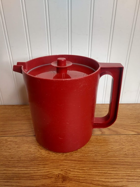 Tupperware 1.5 Qt 48 OZ PITCHER RED Push Button Lid 1575 