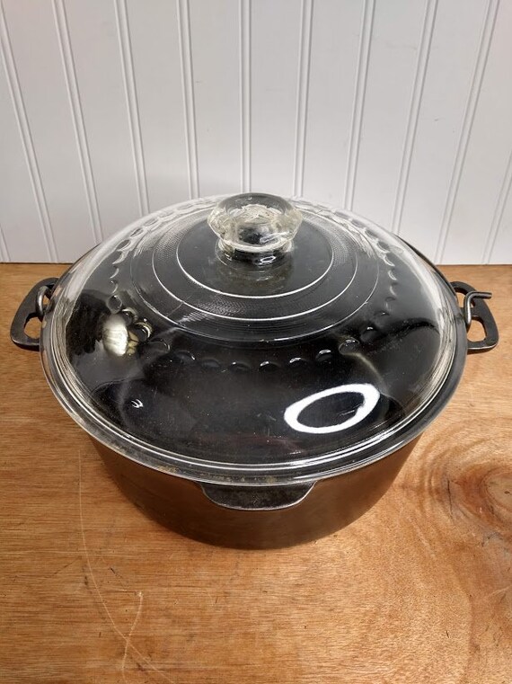 Cast Iron 8 Dutch Oven Unmarked and Glass Lid Vintage Cookware Cast Iron  Dutch Oven 
