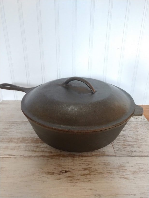 VINTAGE 5 QT CAST IRON DUTCH OVEN WITH HANDLE AND LID, TAIWAN, SELF BASTIN.