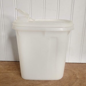 JR Buddy Vintage Tupperware 792-2 Beverage Buddy Slim Pitcher Container Pour Top 1 Quart