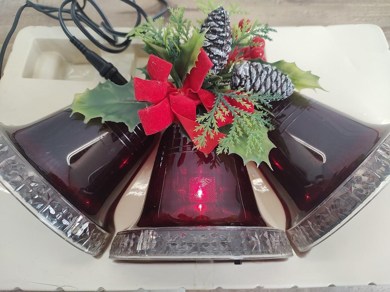 Vintage Carolites Bells of Noel Musical Lighted 3-bell Cluster