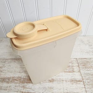 Tupperware~ #499-4 ~ JUNIOR Cereal Store-n-Pour Vintage