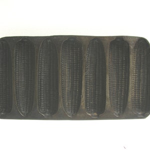 Vintage Cast Iron Cornbread stick muffin pan 7 corn cobs MADE IN USA &quot;B&quot;