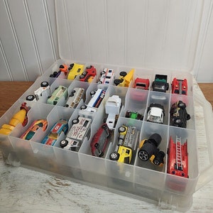 Double Sided Diecast Case with 47 &quot;Matchbox&quot; Diecast Cars/Trucks AS IS  1:64 Scale