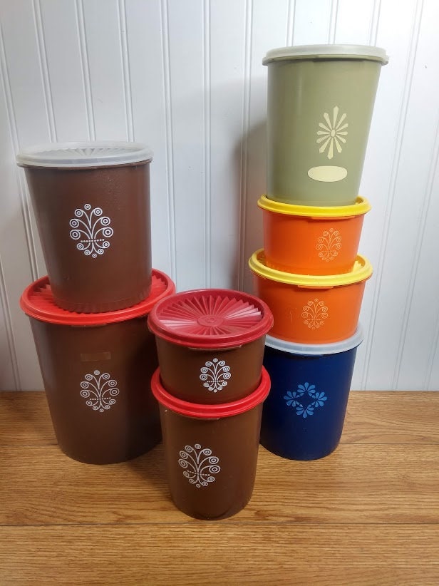 Tupperware Vintage Orange Kitchen Canister Set - 6 canisters for flour,  sugar, etc for Sale in Roselle, IL - OfferUp