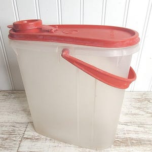 Tupperware 2QT Buddy Pitcher #587