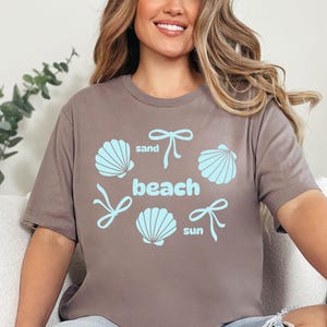 Seashell Shirt, Beach Tee, Summer Shirt, Coquette T-shirt, Beach Vacation, Summer Gift, Beach Lover Gift