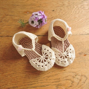 Cream baby sandals crochet pattern. Baby shoes pdf 0 to 6 months image 2