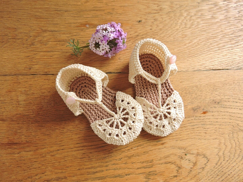 Cream baby sandals crochet pattern. Baby shoes pdf 0 to 6 months image 2