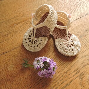 Cream baby sandals crochet pattern. Baby shoes pdf 0 to 6 months image 4