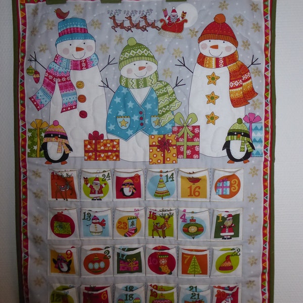 Adventskalender mit gezeichneten Schneemännern