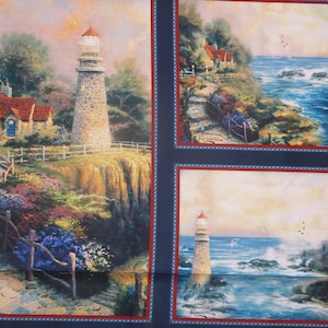 Peut inclure: Un collage de trois peintures représentant des phares et des paysages marins. L'image en haut à gauche montre un phare en pierre avec un toit rouge, un petit chalet et un chemin menant au phare. L'image en haut à droite montre un chalet sur une falaise surplombant l'océan. L'image du bas montre un phare sur une côte rocheuse avec des vagues qui se brisent.