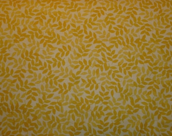 Tessuto patchwork giallo con foglie
