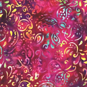 Peut inclure: Un tissu rose vif avec un motif paisley dans des tons de jaune, bleu et violet. Le tissu a un style batik avec un effet tie-dye.