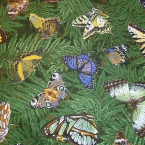 Patchworkstoff bunte Schmetterlinge auf grün Bild 1