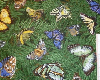Patchworkstoff bunte  Schmetterlinge auf grün
