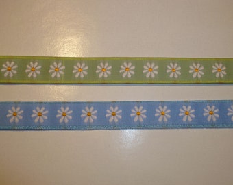 Decorative ribbon daisies in green and blue