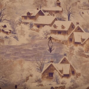 Peut inclure: Illustration d'une scène hivernale avec un village enneigé. L'image représente des maisons aux toits enneigés, des arbres dénudés et une personne patinant sur un étang gelé. La palette de couleurs comprend des nuances de marron, de blanc et de bleu.
