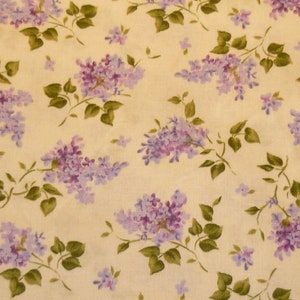 Patchwork fabric lilac small on cream