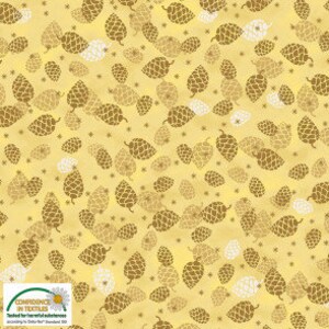 Könnte beinhalten: Ein gelber Stoff mit einem sich wiederholenden Muster aus goldenen, braunen und weißen Tannenzapfen. Das Design umfasst kleine, verstreute sternförmige Formen. Der Stoff hat ein strukturiertes Aussehen.