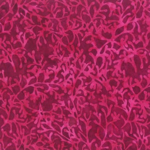 Peut inclure: Un motif floral sans couture de couleur rose et magenta sur un fond rose foncé. Le motif présente un motif répétitif de feuilles et de branches stylisées.
