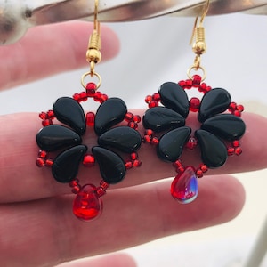 Georgia Bulldogs UGA Team Spirit Red & Black Beaded Chandelier Dangle Flower Earrings - Game Day Earrings Go Dawgs