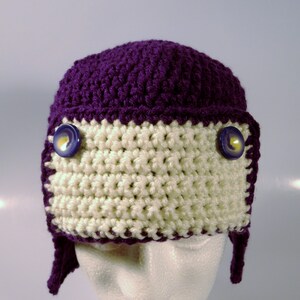 Enfant fait main Pour enfants Purple foncé et blanc Crochet Aviator Chapeau pilote avec Earflaps Ear Flaps Button Embellissements image 4