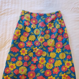 Vintage Floral Ladies Skirt, 24&quot; Waist, 20 3/4 in. Long, Cotton, Size 8