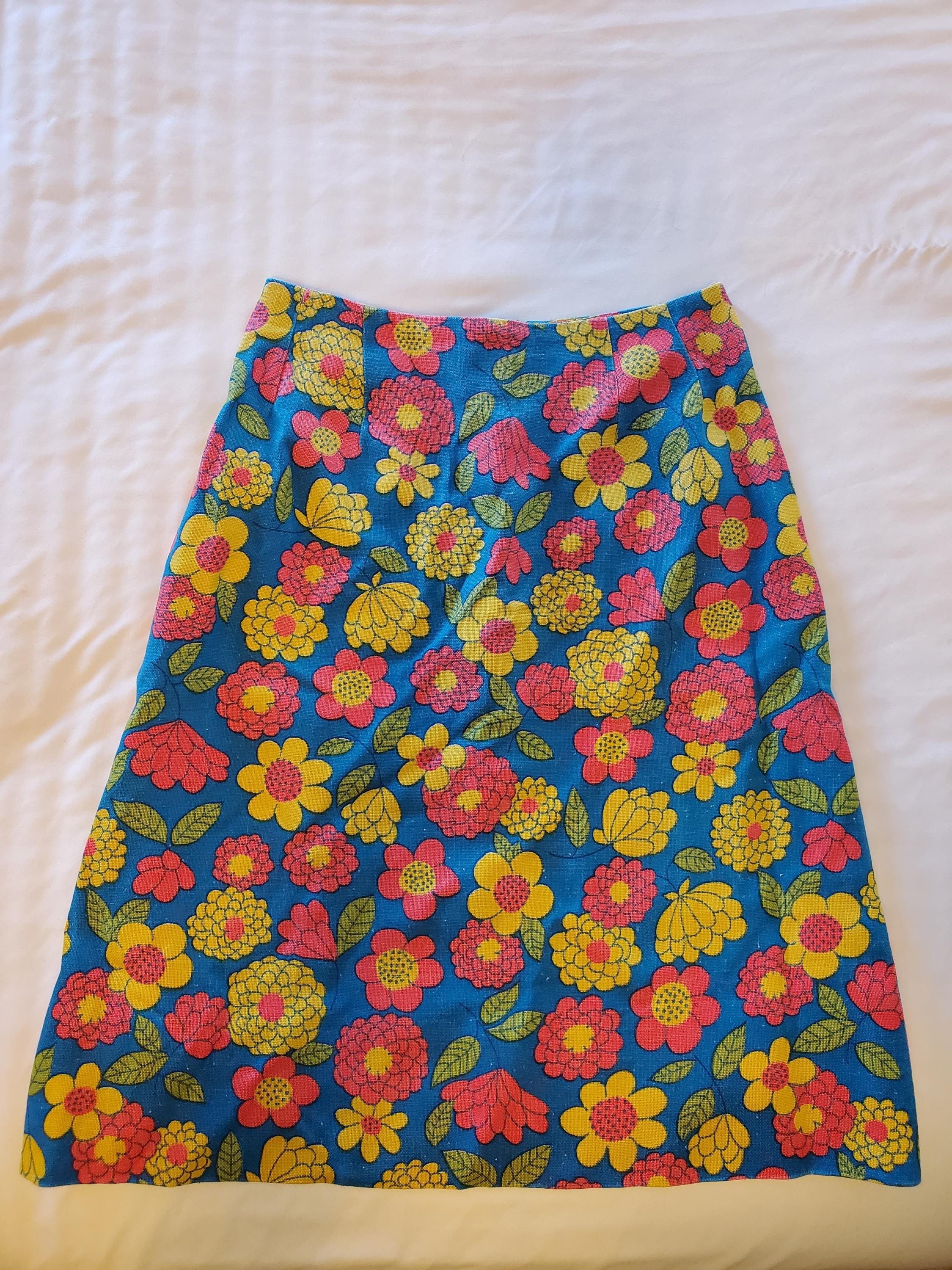 Vintage Floral Ladies Skirt, 24" Waist, 20 3/4 in. Long, Cotton, Size 8