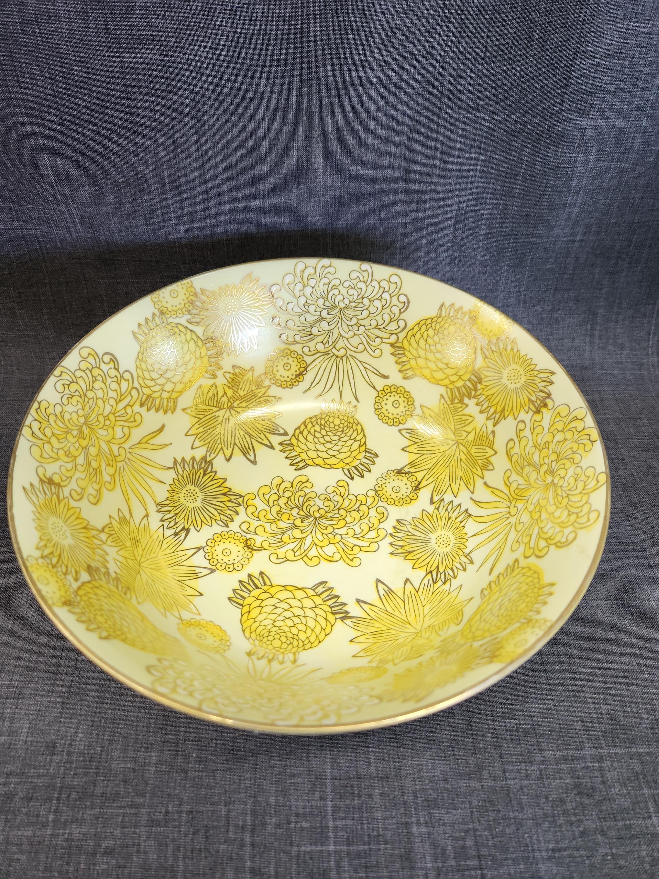 茶碗、菊の御紋　rice bowl chrysanthemum crest Imperial Seal of Japan - Wikipedia