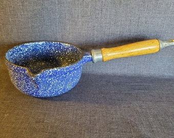 John Wright Blue Speckled Cast Iron Pot, Vintage John Wright Cast Iron 6 in. Pot with Wood Handle