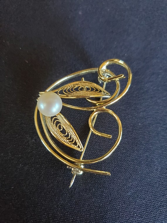 Pearl brooch clearance costume jewelry