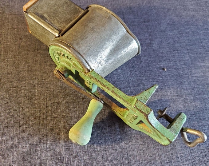 Vintage Metal Spice Nut Grinder, 1950s Green, Cast Iron, Lorraine Metal