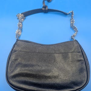 BRIGHTON Rosalie Flower Petal Black Patent Leather Shoulder Bag Purse Chain immagine 3