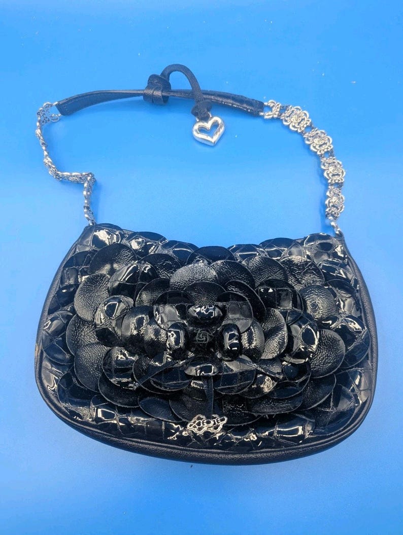BRIGHTON Rosalie Flower Petal Black Patent Leather Shoulder Bag Purse Chain immagine 1