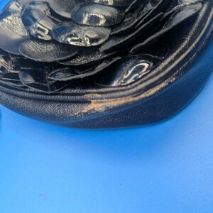 BRIGHTON Rosalie Flower Petal Black Patent Leather Shoulder Bag Purse Chain immagine 4