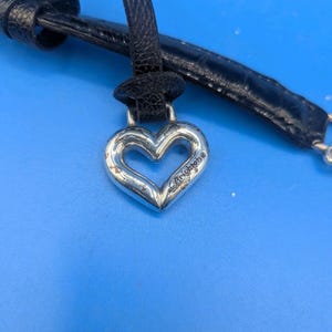 BRIGHTON Rosalie Flower Petal Black Patent Leather Shoulder Bag Purse Chain immagine 2