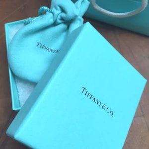 TIFFANY & Co Paloma Picasso 18k gold Loving Heart Pendant Necklace 18.5" w/BOX,  Bag