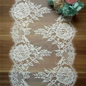Chemin de table en dentelle ivoire, chemin de table en dentelle, 13 pouces/33 cm de large, décoration de mariage, superposition, décoration de table, pièce maîtresse, chemin de table de mariage