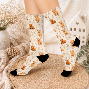 Calcetines Highland Cow Crew / Estampado floral rústico, estilo acogedor cottagecore