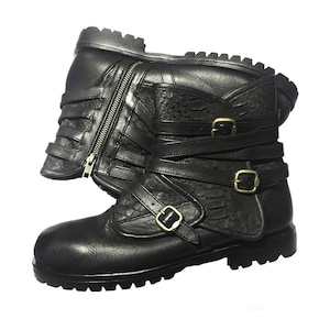 SHACKLE BOOTS