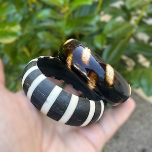 2pcs Vintage Lucite Bangle, Convolut retro Lucite bangles, Retro Funky Acrylic Bracelet, handmade Boho Mid-Century Bangle Fashion Jewelry