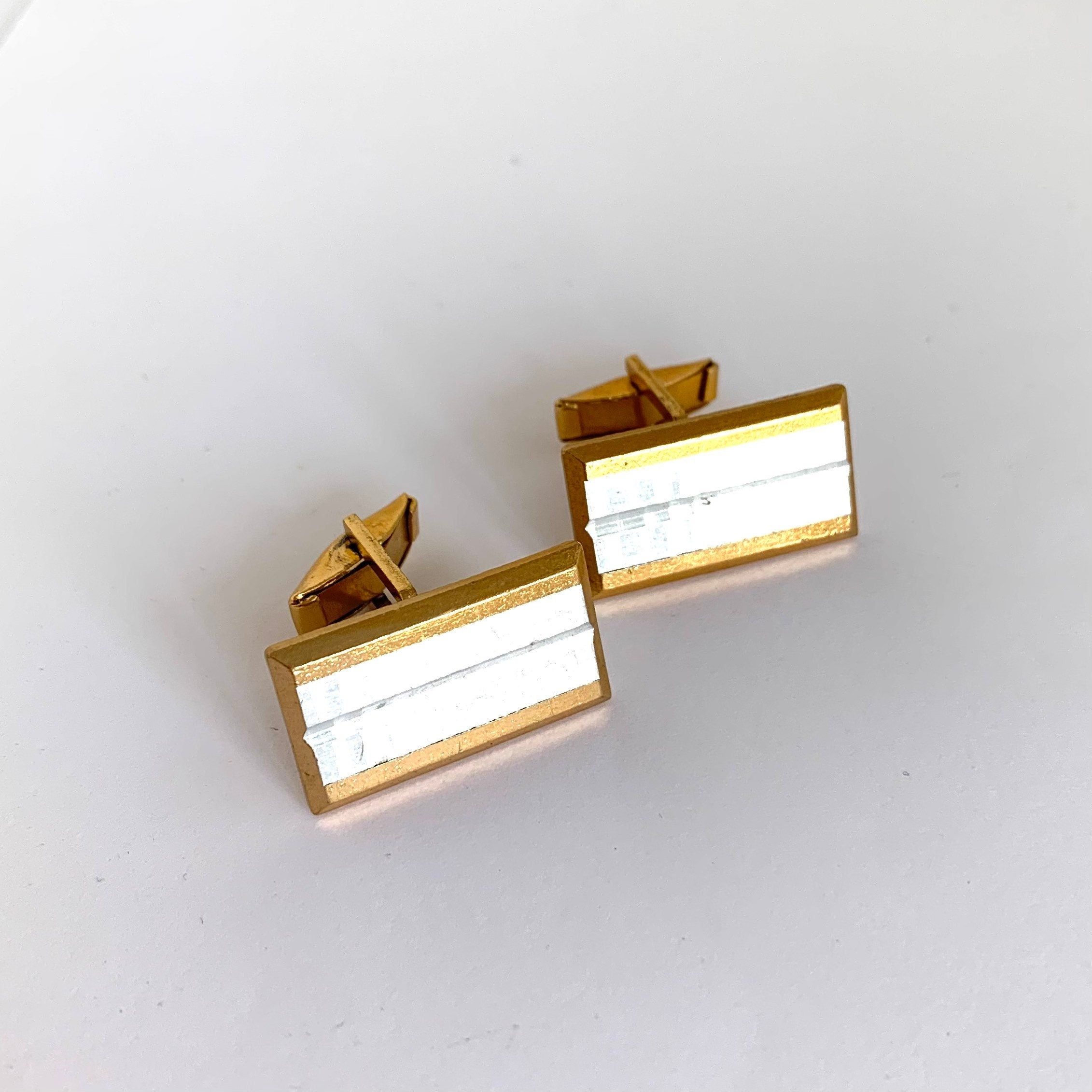 Boutons De Manchettes Vintage Années 70 En Métal Argenté Et Doré - Très Bon état