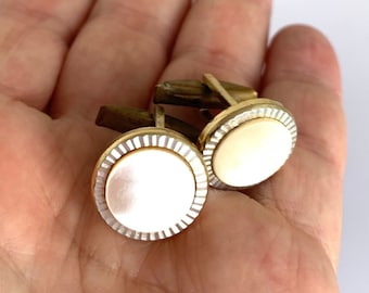 Vintage women's cufflinks cufflinks gold mother of pearl old cufflinks - cufflinks 60s, elegant accessories for women / men