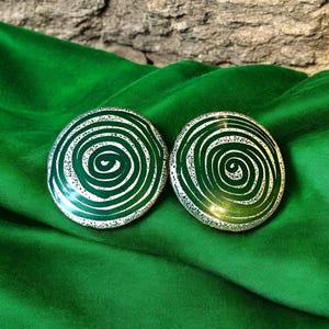 Hippie belt buckle enamel from the 70s Large, striking, DM: 6.5 cm/piece, belt buckle, green-white belt end, belt buckle
