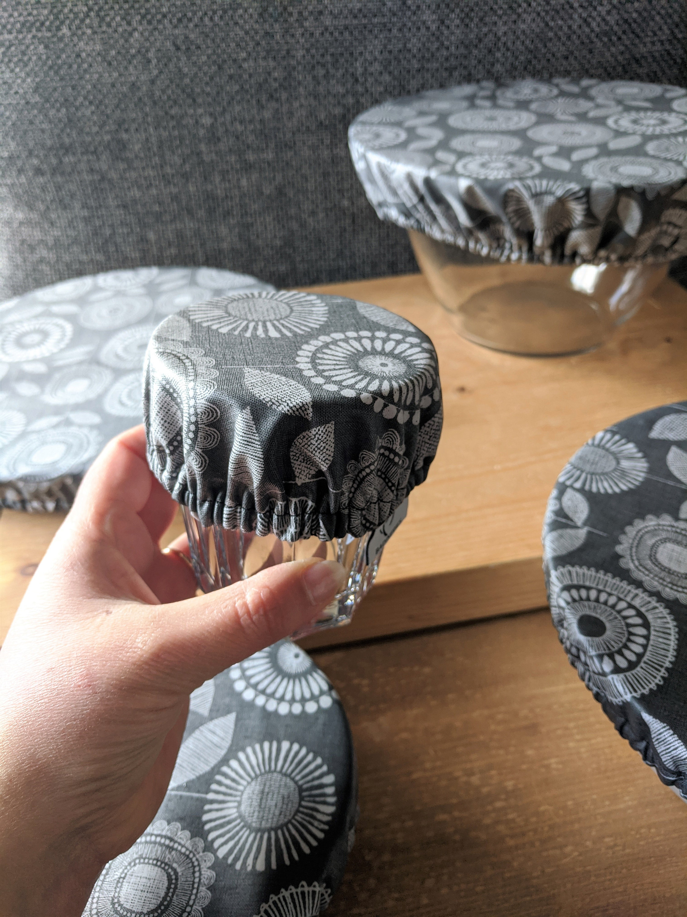 Charlottes Couvre-Plat Imperméables et Lavables, Motif Floraux Noir Blanc, en Kit ou à L'unité, Cade