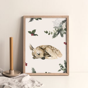 Arte em aquarela para impressão de cervo dormindo, decoração de parede para quarto de criança, ilustração de animal fofo, decoração de Natal, cartão de Natal para impressão